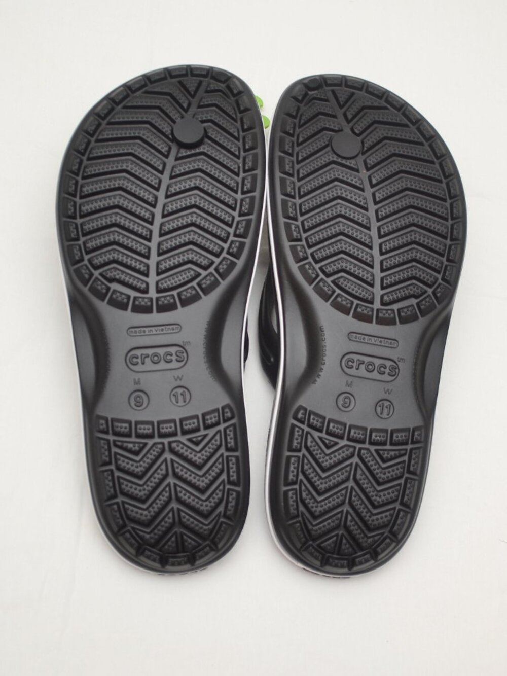 Crocs Men's Crocband Flip Flops BNWT Color Black - Picture 4 of 6